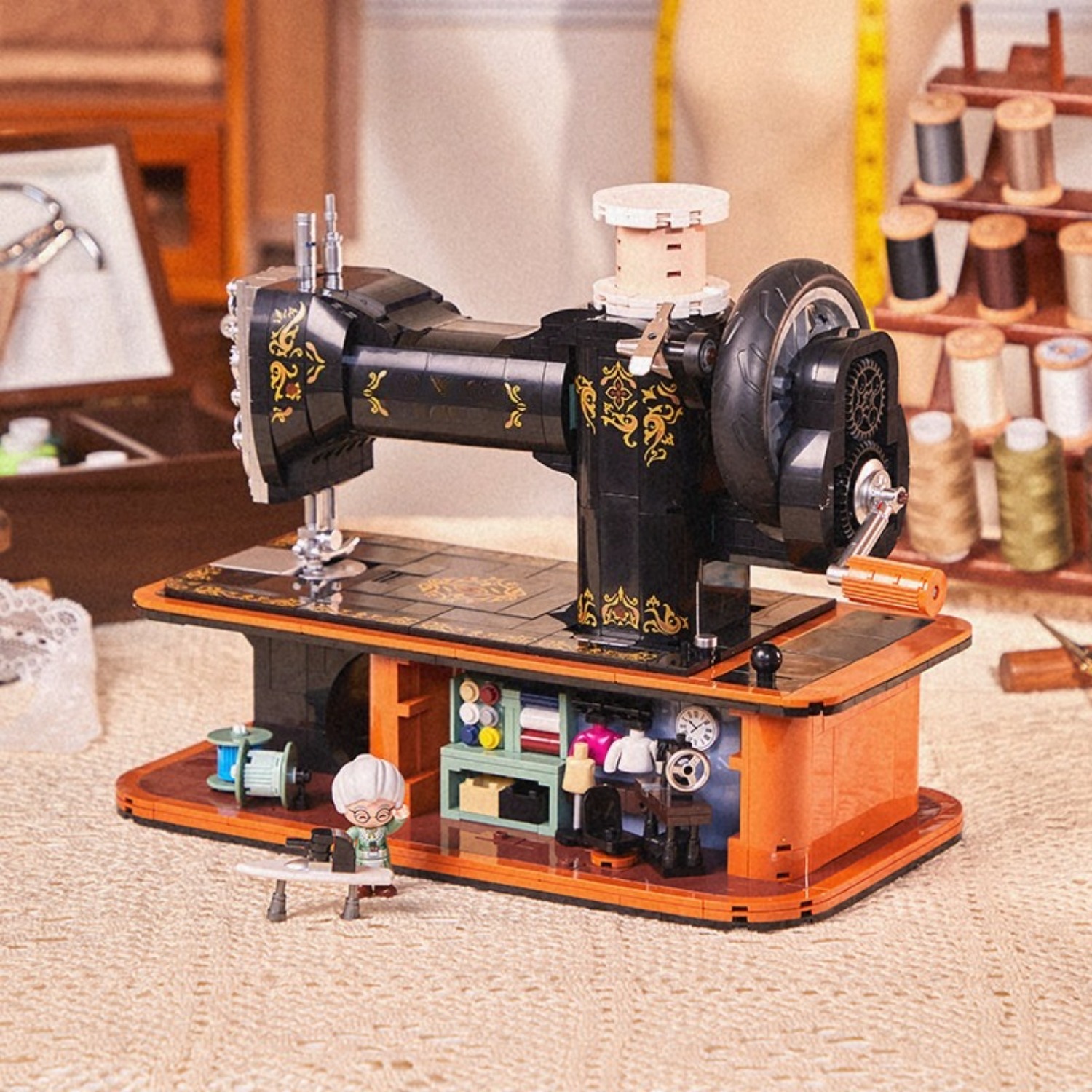 Vintage Collectible Shop - เครื่องจักรเย็บผ้าแบบมือหมุนสไตล์วินเทจ รุ่น Brick Model ของสะสมพร้อมระบบเกียร์เชื่อมต่อที่ใช้งานได้จริง ร้านตัดเย็บขนาดเล็กแบบซ่อน
